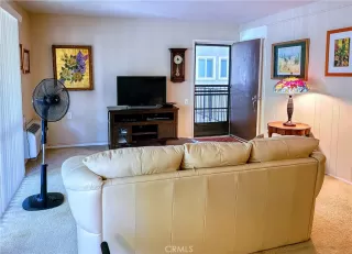 Photo #4: OC23202536 Listing