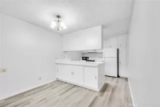 Photo #6: OC23202644 Listing