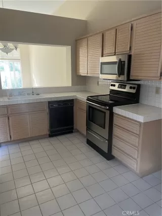 Photo #4: OC23202766 Listing 