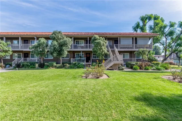 MLS: OC23203001 Condo For Sale