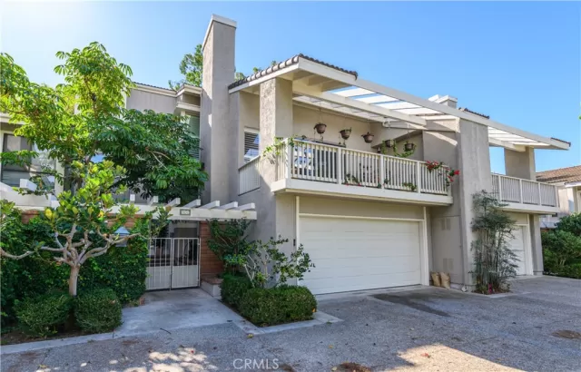 MLS: OC23203010 Condo For Sale