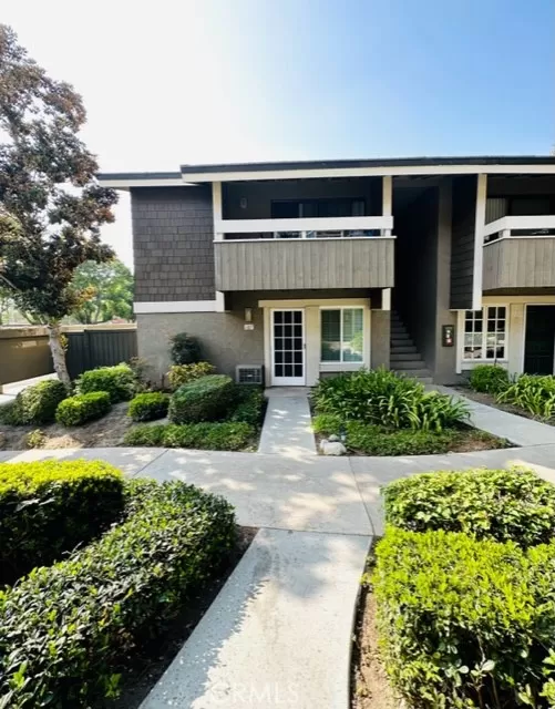 MLS: OC23203052 Condo For Sale