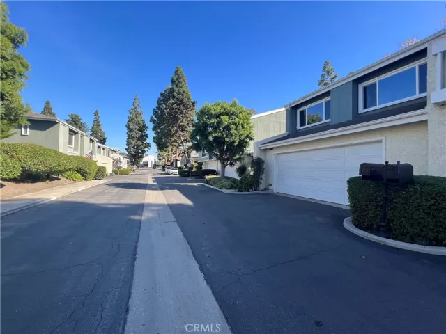 MLS: OC23203057 Condo For Sale