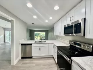 Photo #6: OC23203057 Listing 