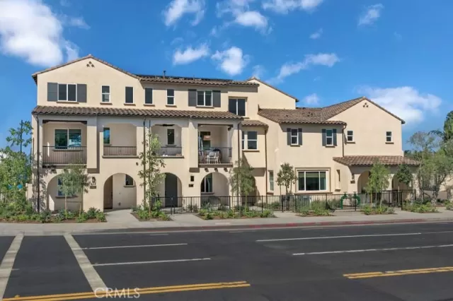 MLS: OC23203151 Condo For Sale