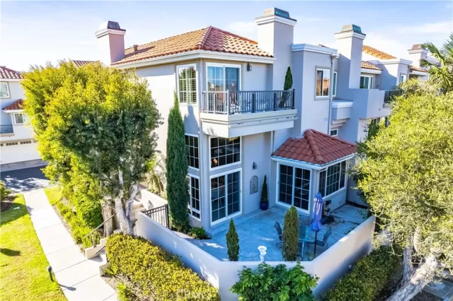 MLS: OC23203258 Condo For Sale