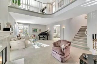 Photo #2: OC23203258 Listing 