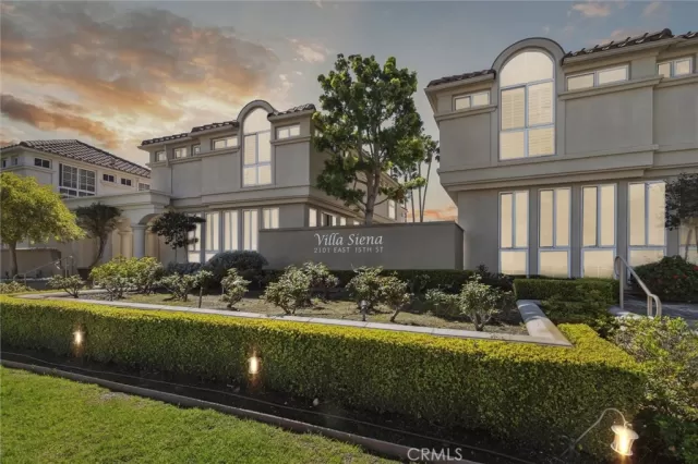 MLS: OC23203450 Condo For Sale