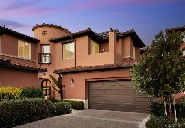 MLS: OC23203566 Condo For Sale