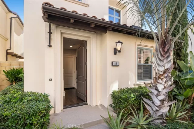 MLS: OC23203776 Condo For Sale