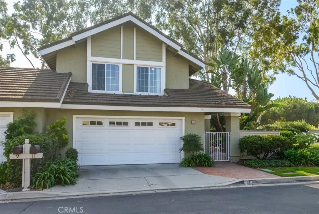 MLS: OC23203943 Condo For Sale