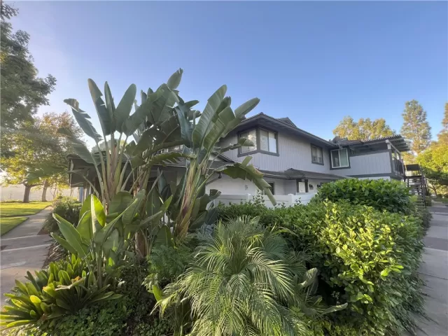 MLS: OC23203995 Condo For Sale