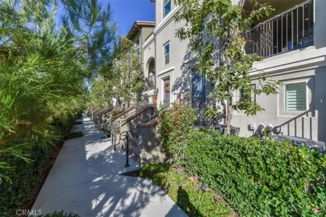 MLS: OC23204034 Condo For Sale