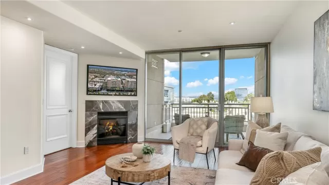 MLS: OC23204146 Condo For Sale