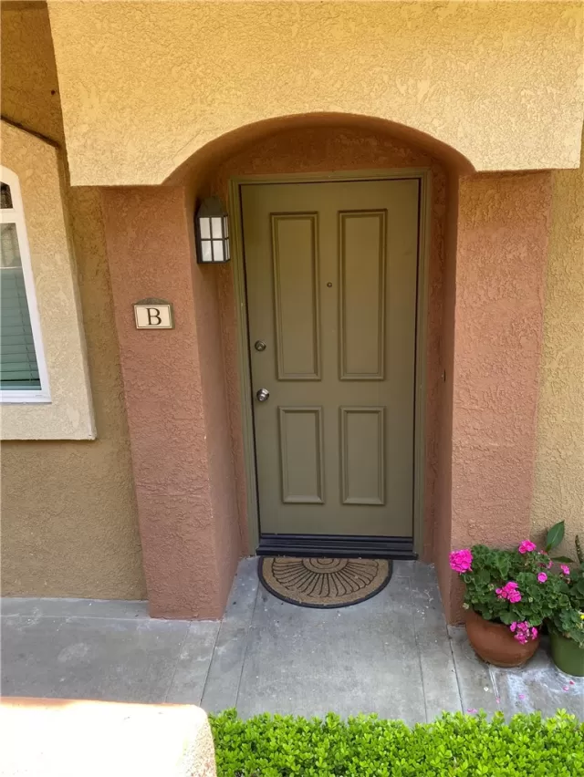 MLS: OC23204193 Condo For Sale