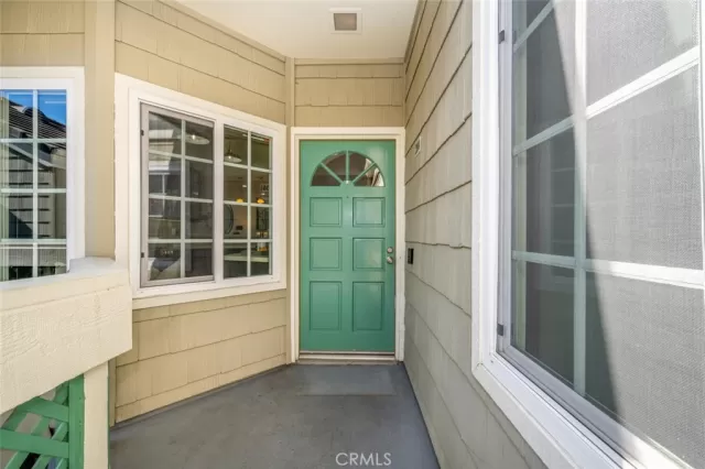 MLS: OC23204292 Condo For Sale