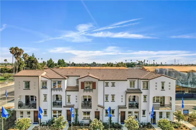 MLS: OC23204467 Condo For Sale