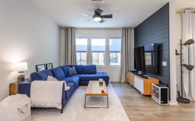 MLS: OC23204596 Condo For Sale