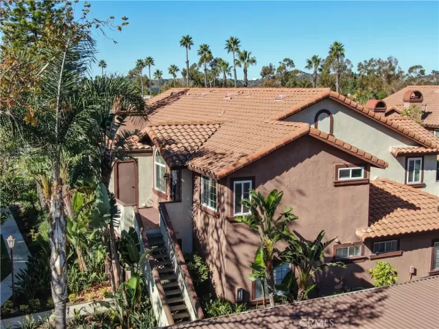 MLS: OC23204623 Condo For Sale