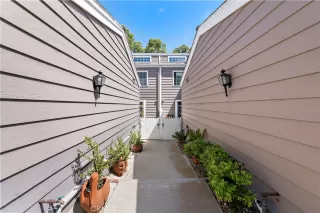 Photo #3: OC23204689 Listing 