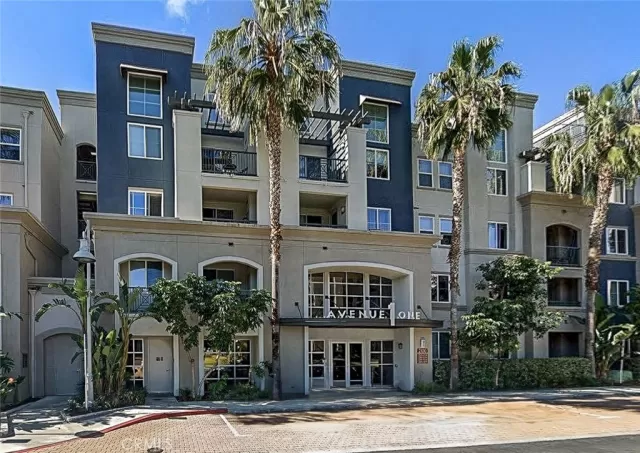 MLS: OC23205519 Condo For Sale