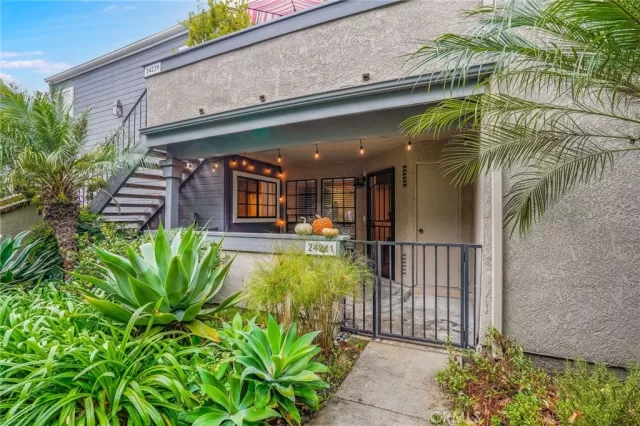 MLS: OC23206173 Condo For Sale