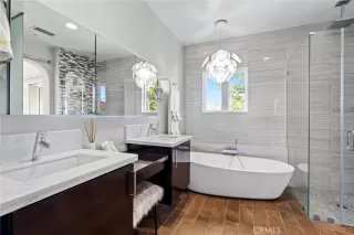 Photo #5: OC23206359 Listing 