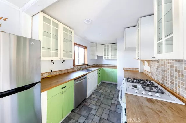 MLS: OC23206513 Condo For Sale