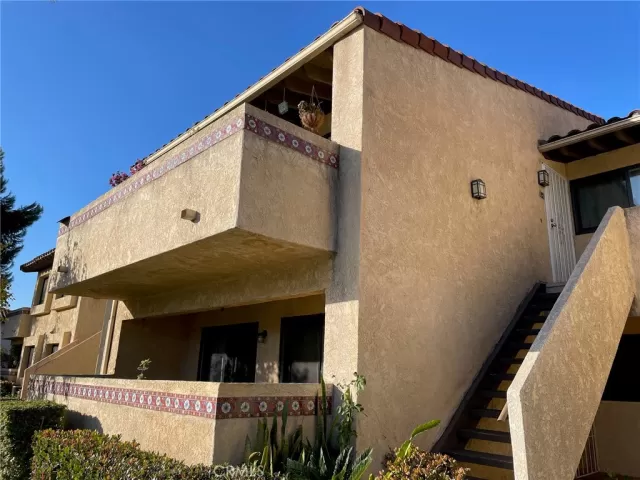 MLS: OC23206784 Condo For Sale