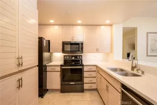 Photo #3: OC23207022 Listing 