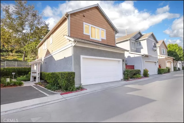 MLS: OC23207137 Condo For Sale