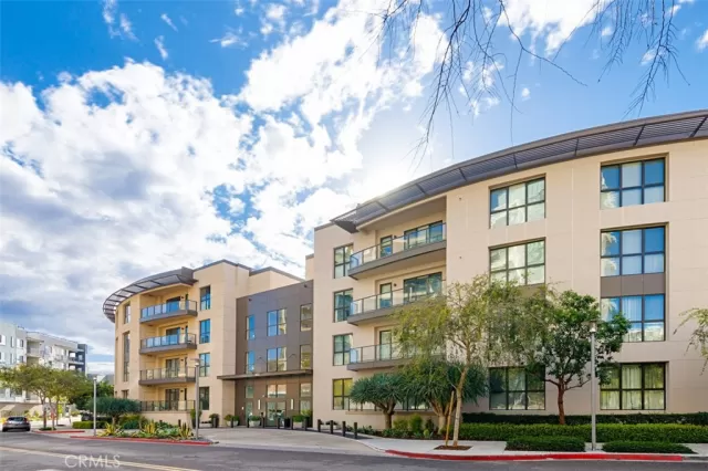 MLS: OC23207169 Condo For Sale