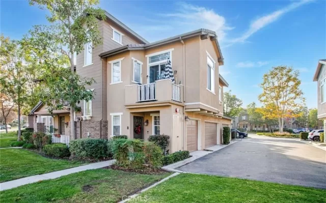 MLS: OC23208026 Condo For Sale