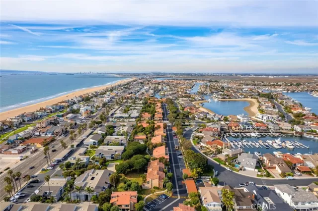 MLS: OC23208222 Condo For Sale