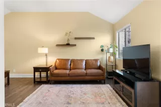 Photo #4: OC23208510 Listing