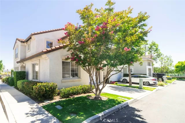 MLS: OC23208585 Condo For Sale