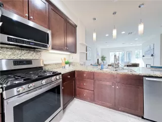 Photo #6: OC23208912 Listing 