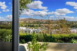 Photo #3: OC23209141 Listing