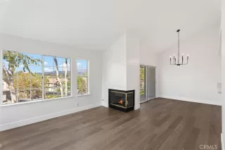 Photo #4: OC23209310 Listing