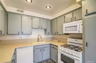 Photo #6: OC23209827 Listing