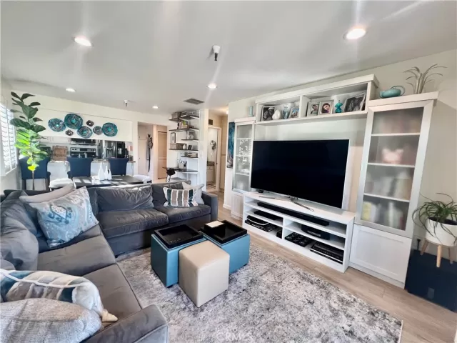 MLS: OC23210499 Condo For Sale