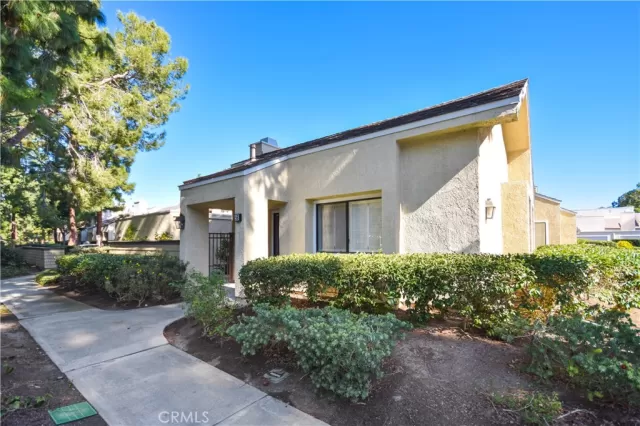 MLS: OC23210786 Condo For Sale