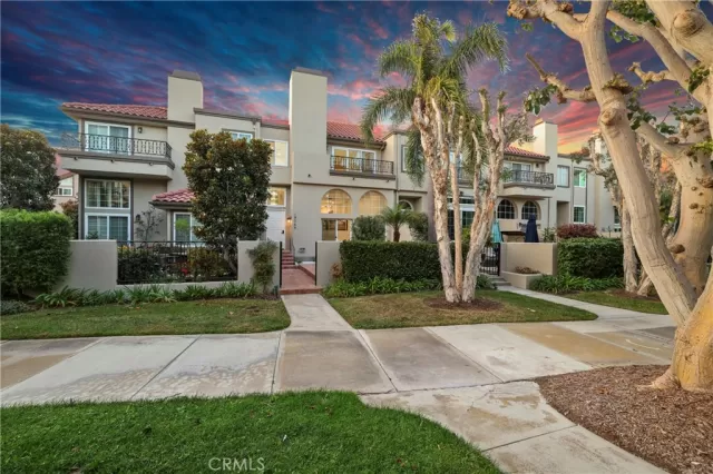 MLS: OC23210844 Condo For Sale