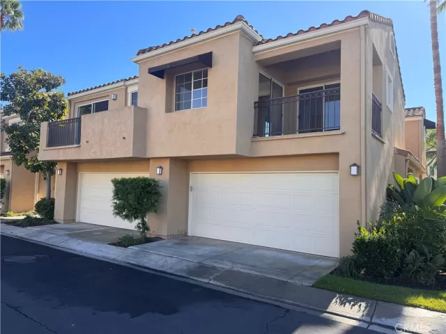 MLS: OC23210975 Condo For Sale