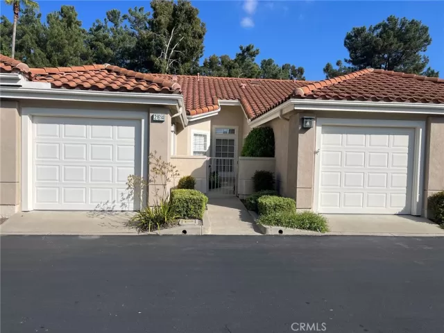 MLS: OC23211057 Condo For Sale