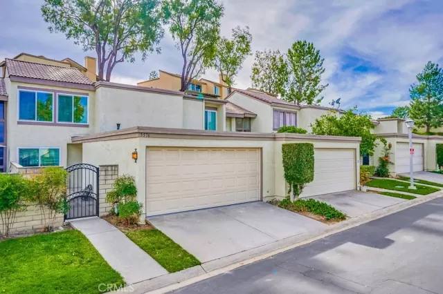 MLS: OC23211826 Condo For Sale