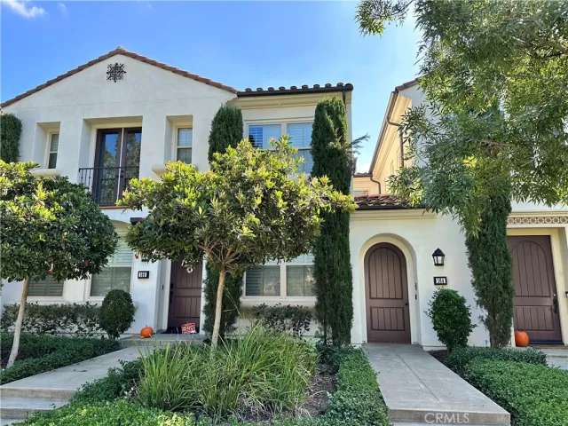 MLS: OC23213101 Condo For Sale