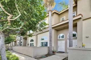 Photo #2: OC23213145 Listing