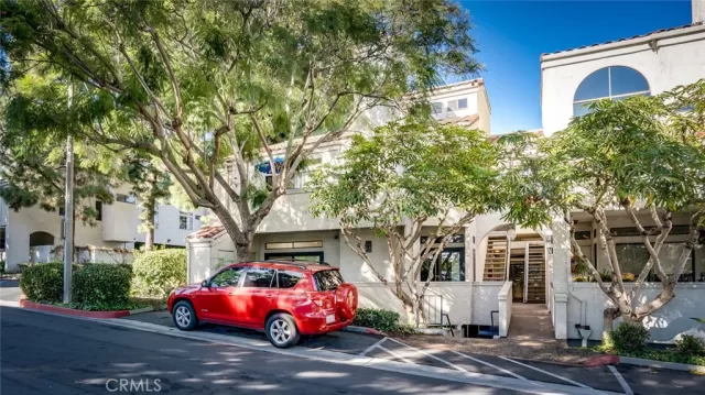 MLS: OC23213613 Condo For Sale