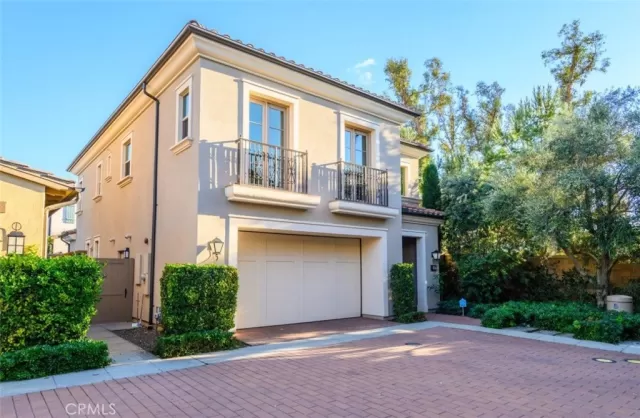 MLS: OC23213625 Condo For Sale